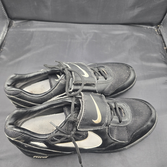 Nike | Shoes | Nike Black And Cream Athletic Shoes | Poshmark Nike Black and Cream Athletic‎ Shoes
